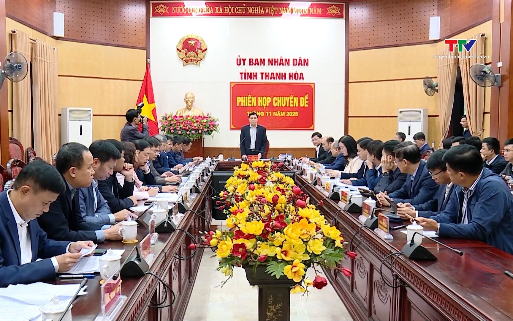 Phi&ecirc;n họp chuy&ecirc;n đề Ủy ban Nh&acirc;n d&acirc;n tỉnh th&aacute;ng 11