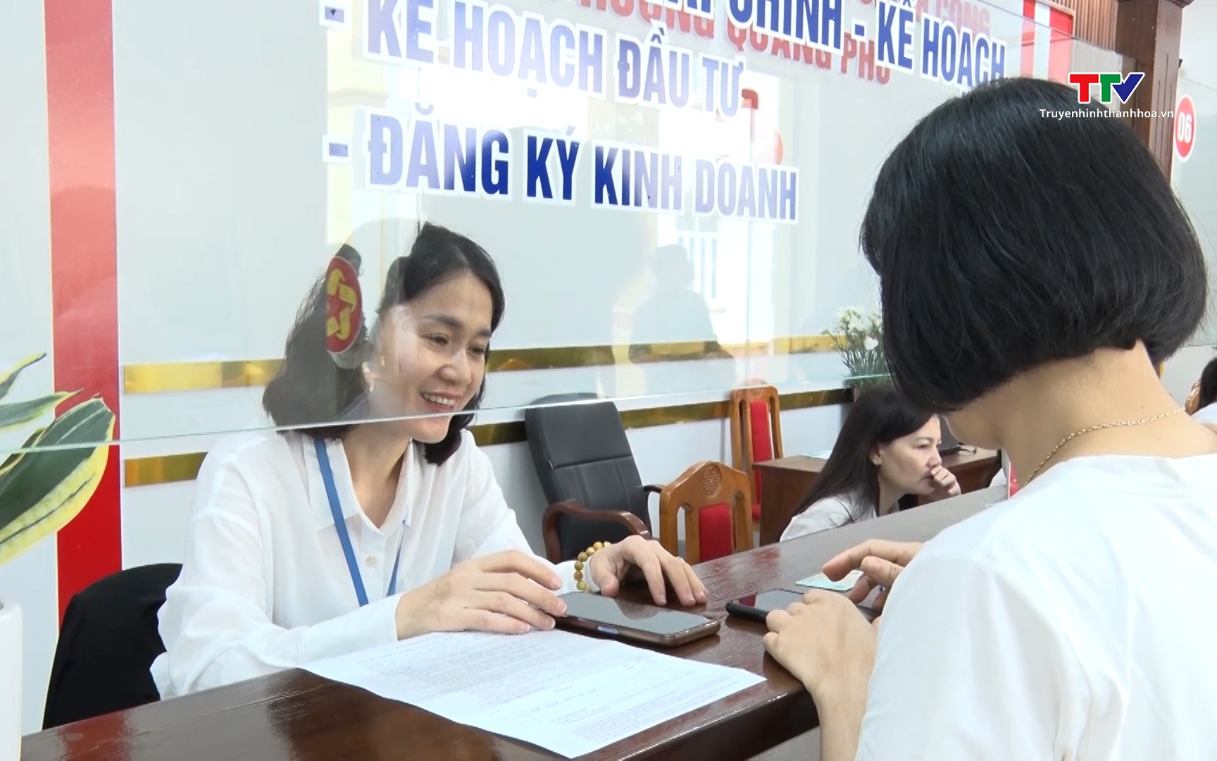 Phát triển nguồn nhân lực làm chủ chuyển đổi số- Ảnh 1. Chuyển đổi số nâng cao hiệu quả hoạt động chính quyền địa phương hai cấp