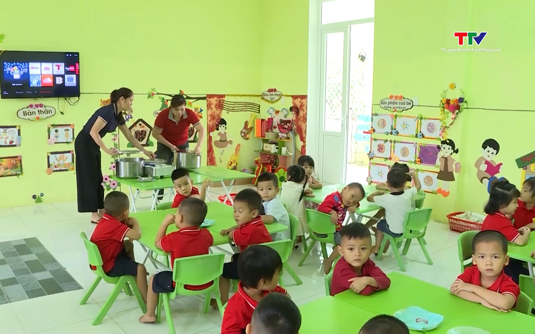 Đảm bảo an toàn thực phẩm tại các bếp ăn tập thể- Ảnh 1. Đảm bảo an toàn thực phẩm trong bữa ăn bán trú