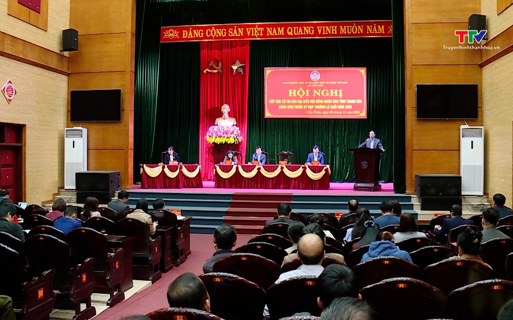 Đại biểu Hội đồng nhân dân tỉnh tiếp xúc cử tri xã Cẩm Thủy