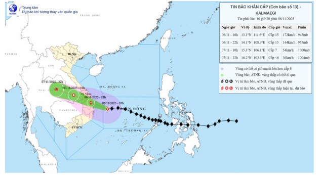 Bão số 13 cách Quy Nhơn (Gia Lai) khoảng 270km về phía Đông Đông Nam- Ảnh 3. Bão số 13 cách Quy Nhơn (Gia Lai) khoảng 270km về phía Đông Đông Nam- Ảnh 3.