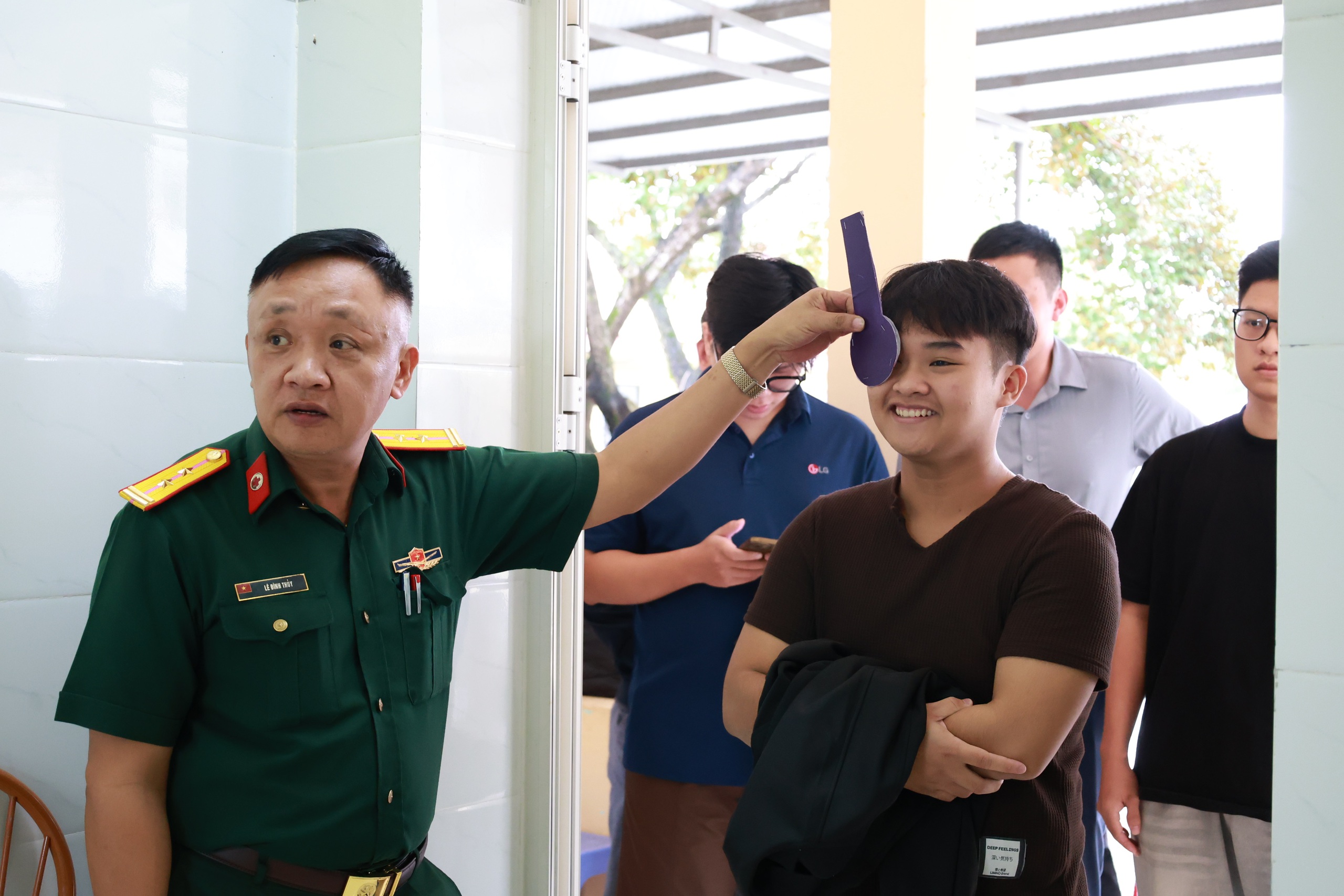 Xã Thiệu Hóa: Xử phạt 4 thanh niên không có mặt đúng thời gian, địa điểm sơ tuyển nghĩa vụ quân sự- Ảnh 1. Xã Thiệu Hóa: Xử phạt 4 thanh niên không có mặt đúng thời gian, địa điểm sơ tuyển nghĩa vụ quân sự- Ảnh 1.