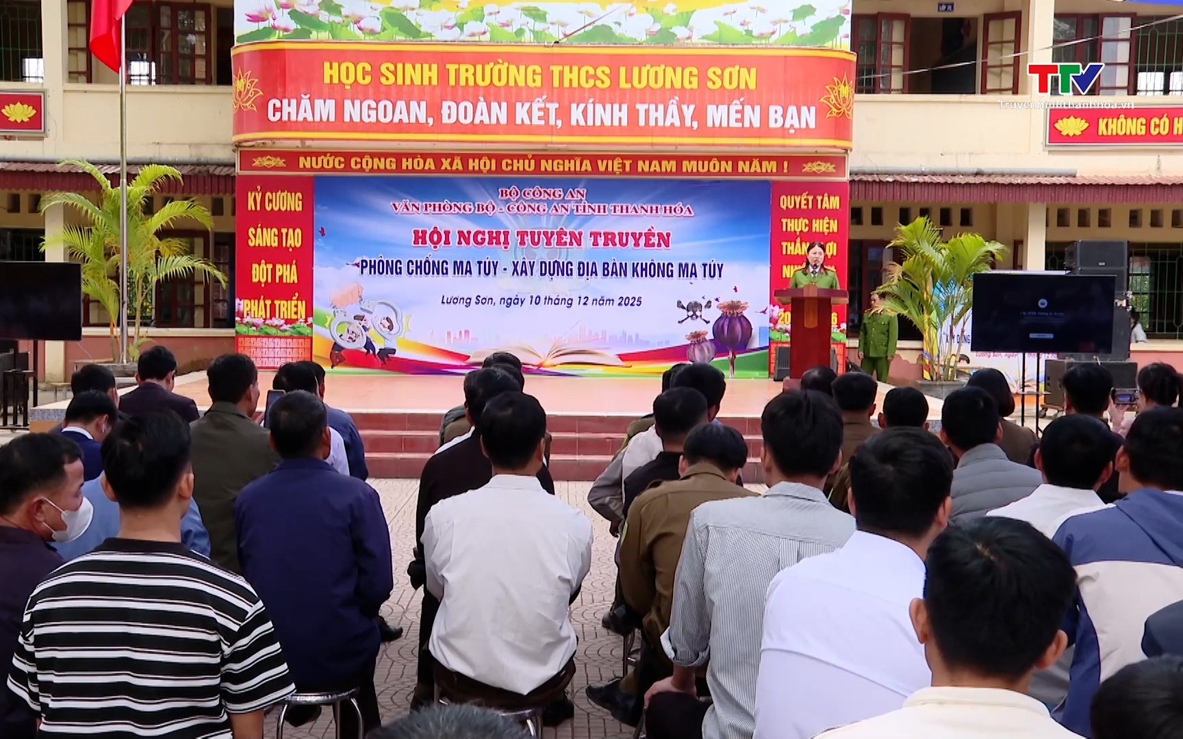 Cảnh báo về loại ma túy cực độc fentanyl, độc tính cao gấp 50 lần so với heroine- Ảnh 1. Tuyên truyền pháp luật về phòng chống ma túy tại trường học