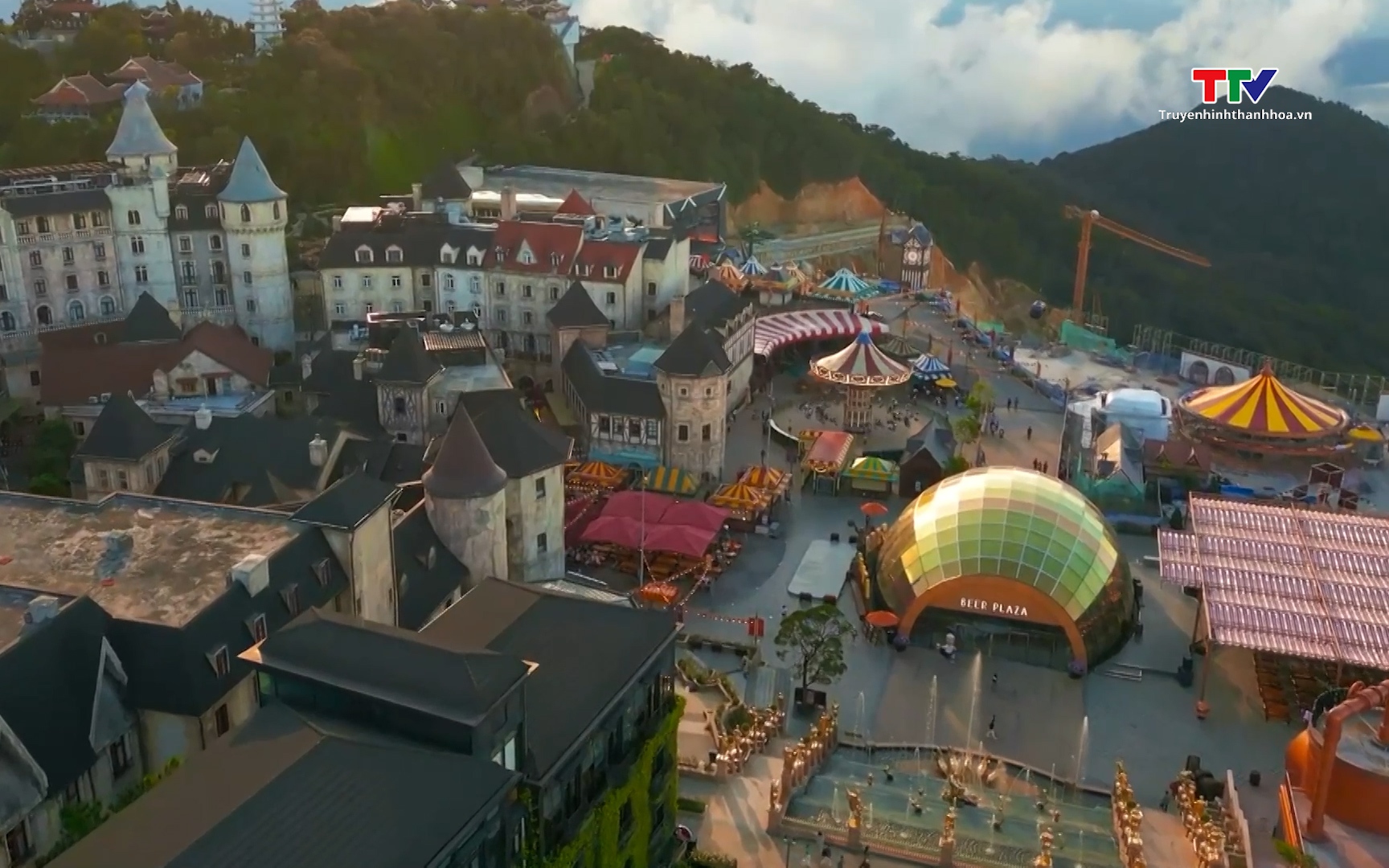 Việt Nam đón khách du lịch quốc tế thứ 20 triệu- Ảnh 1. Du lịch Việt Nam bước vào “mùa vàng” đón khách quốc tế