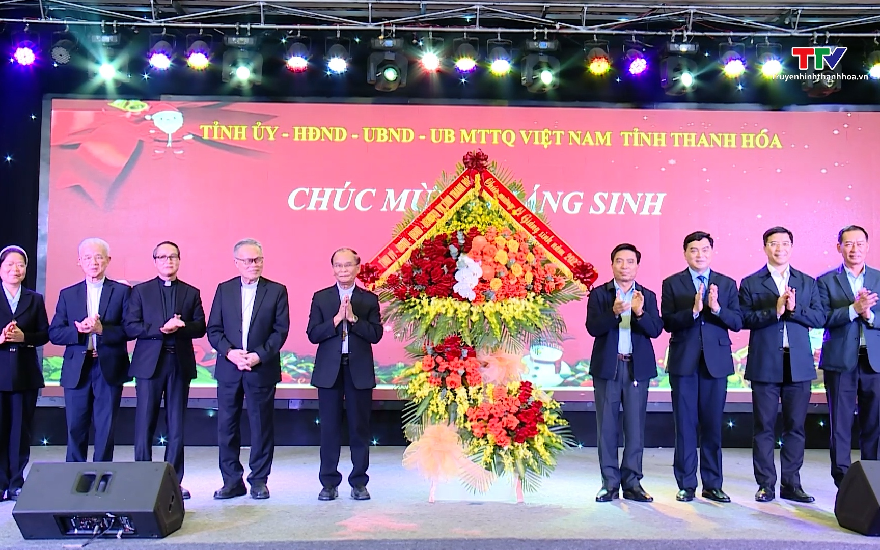 Gặp mặt c&aacute;c chức sắc, chức việc v&agrave; đồng b&agrave;o C&ocirc;ng gi&aacute;o nh&acirc;n lễ Gi&aacute;ng sinh năm 2025