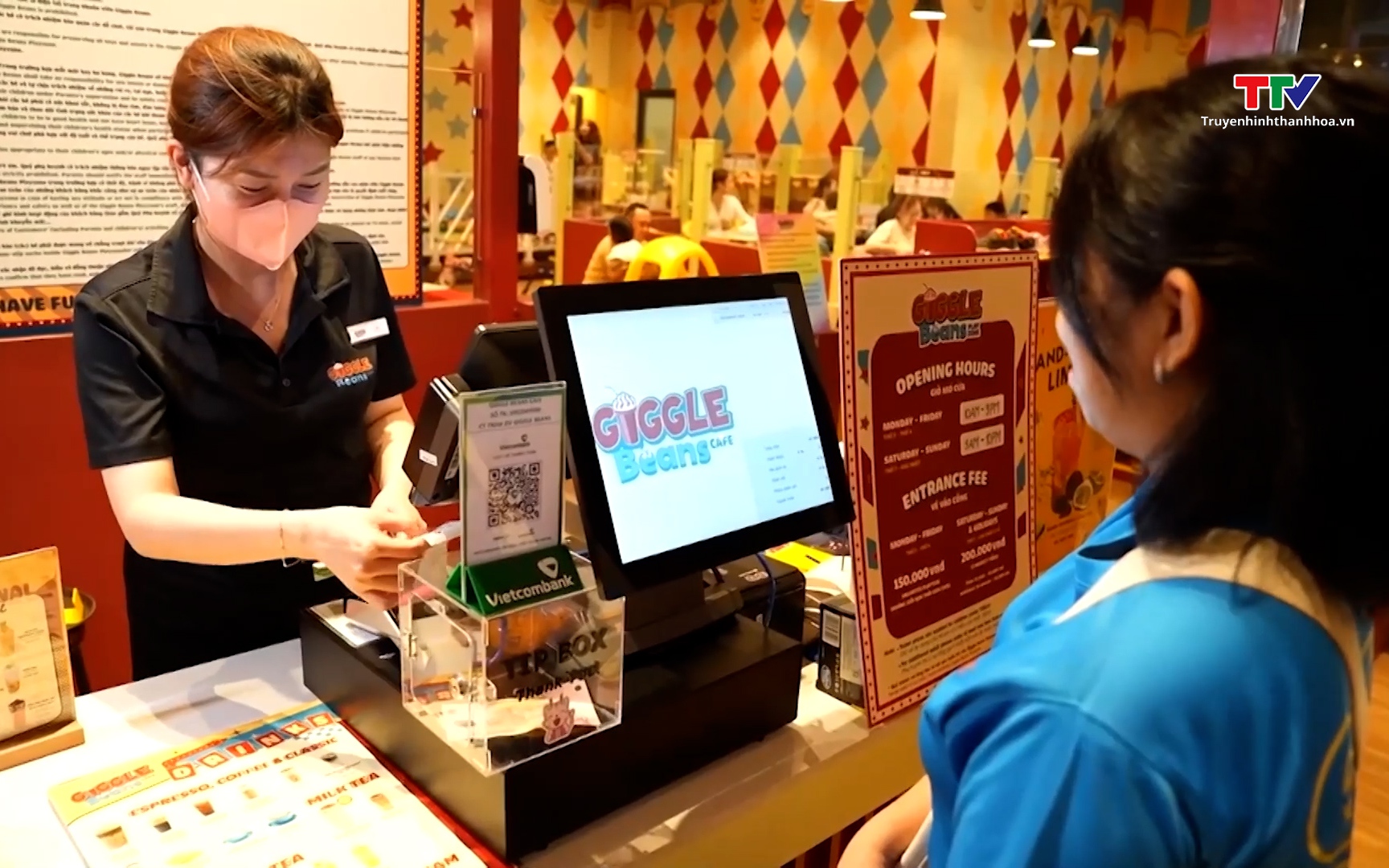 Ước t&iacute;nh gi&aacute; trị thanh to&aacute;n kh&ocirc;ng d&ugrave;ng tiền mặt trong năm 2025 gấp 26 lần GDP