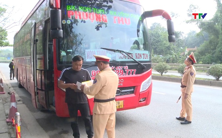 Tăng cường kiểm so&aacute;t vận tải h&agrave;nh kh&aacute;ch dịp cuối năm