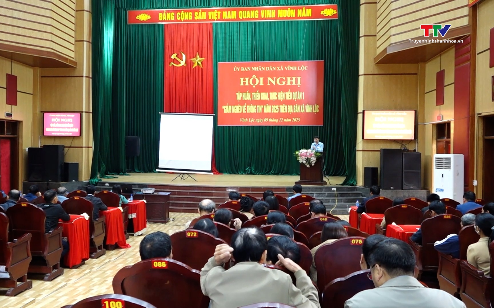 Vĩnh Lộc: Tổ chức Hội nghị tuyên truyền, phổ biến pháp luật về tín ngưỡng, tôn giáo- Ảnh 1. UBND xã Vĩnh Lộc tổ chức tập huấn công tác giảm nghèo về thông tin năm 2025