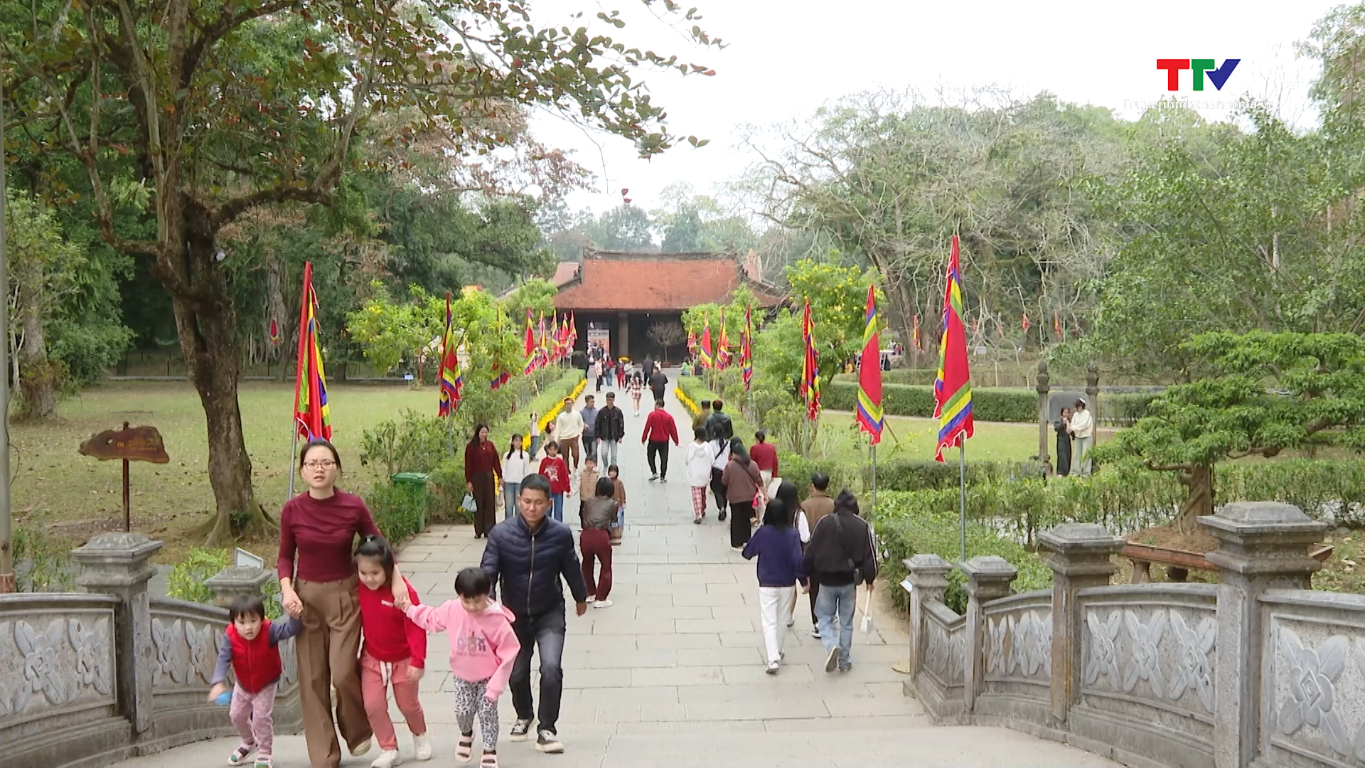 Lam Kinh - Điểm đến hấp dẫn du khách ngày đầu xuân- Ảnh 3.