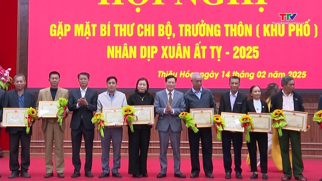 Thiệu Hóa gặp mặt, biểu dương các Bí thư, Trưởng thôn tiêu biểu- Ảnh 1.