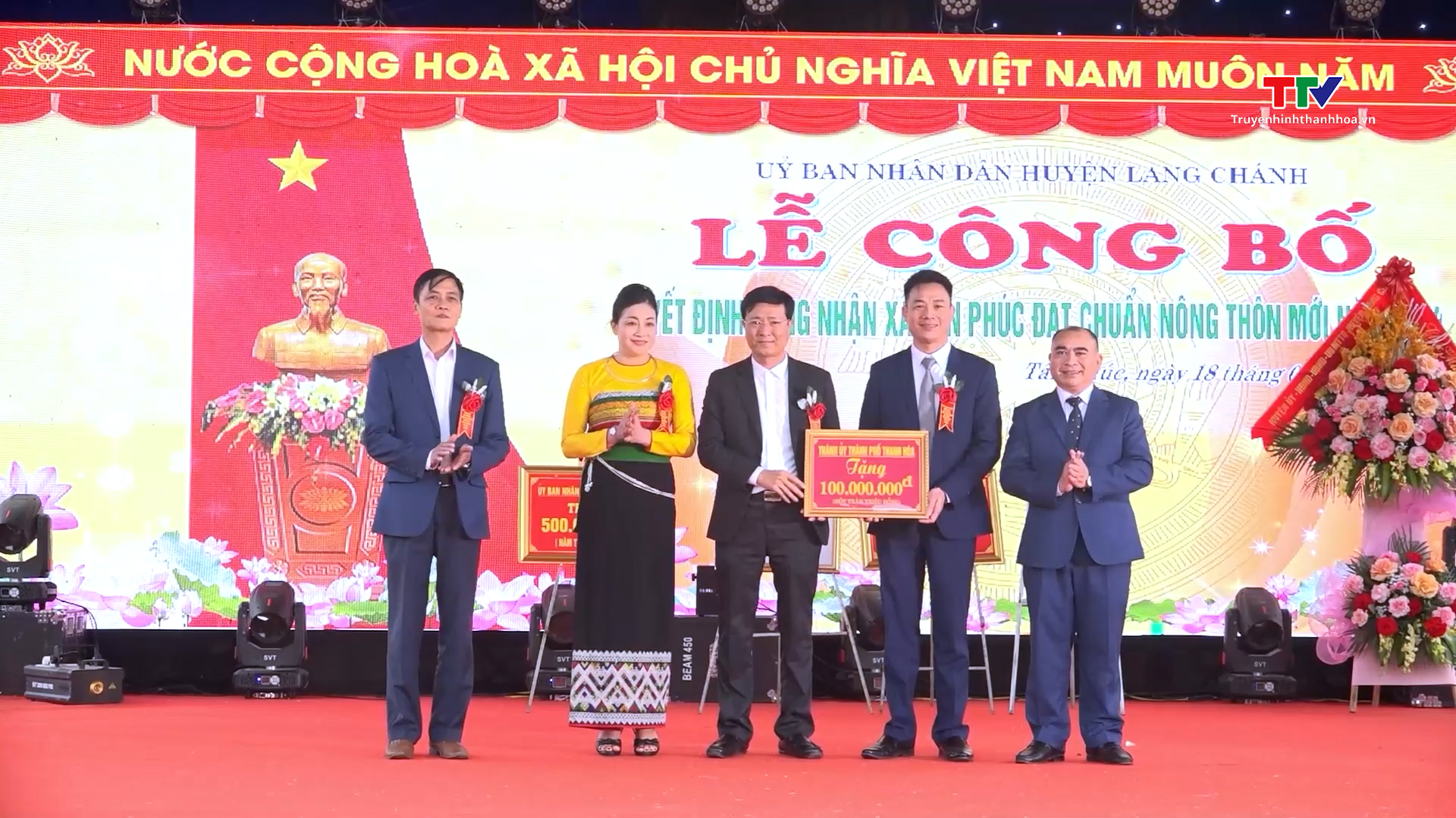 Công bố quyết định xã Tân Phúc, huyện Lang Chánh đạt chuẩn nông thôn mới năm 2024- Ảnh 1.