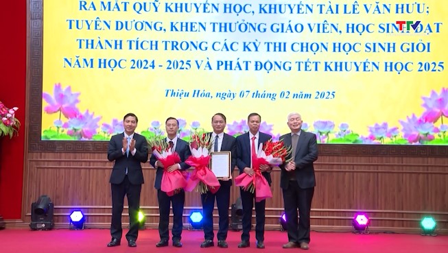 Gần 1,2 tỷ đồng ủng hộ Quỹ khuyến học Lê Văn Hưu- Ảnh 1.