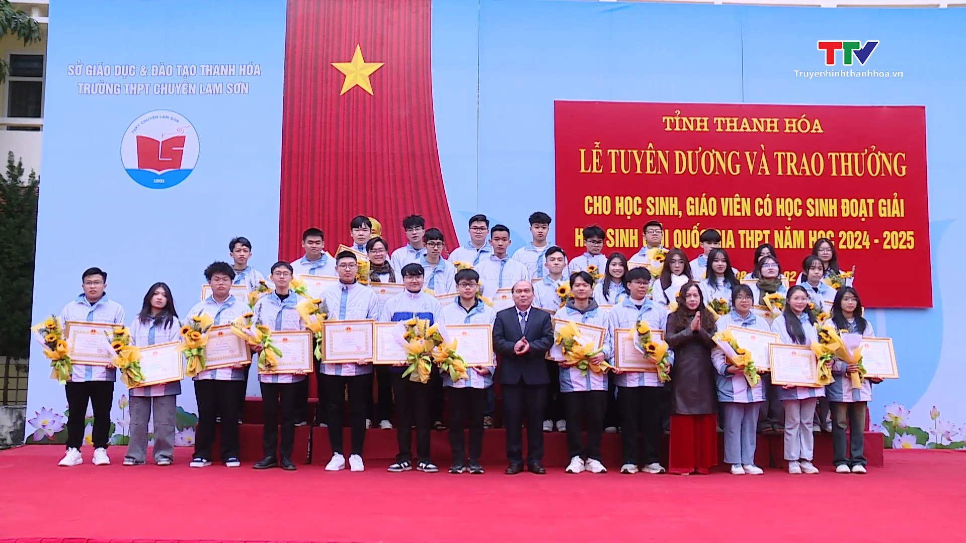 Tuyên dương, trao thưởng cho học sinh, giáo viên có học sinh đoạt giải học sinh giỏi quốc gia năm học 2024-2025- Ảnh 3.