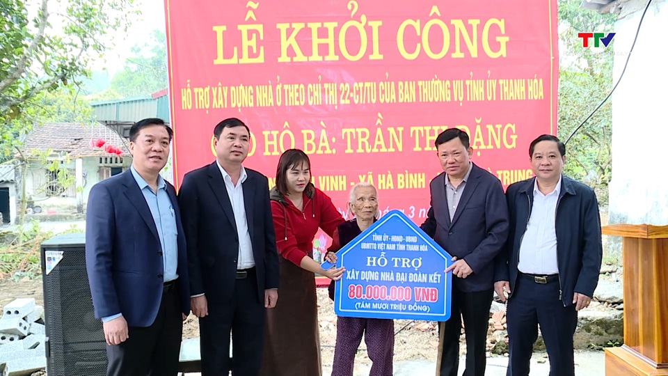 Phó Chủ tịch Thường trực UBND tỉnh Nguyễn Văn Thi 
dự lễ khởi công xây dựng nhà ở cho hộ nghèo tại huyện Hà Trung
- Ảnh 1.