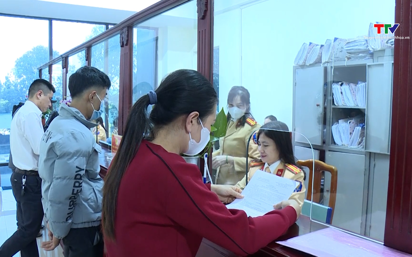 Từ 8/3, công an nhận hồ sơ cấp đổi giấy phép lái xe vào ngày cuối tuần