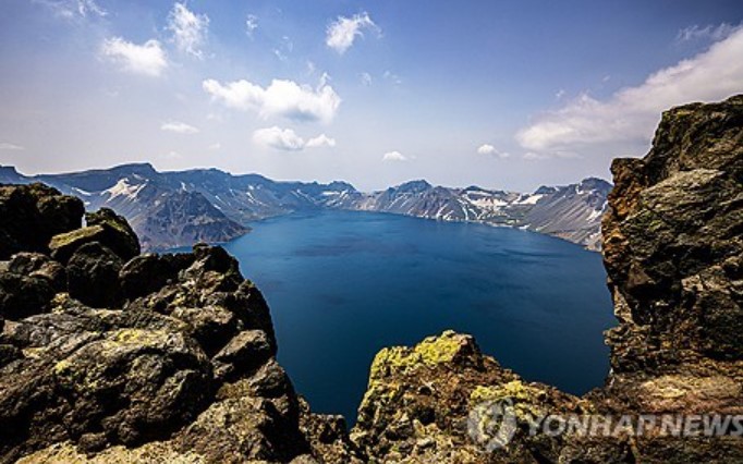 UNESCO ghi danh Nghề làm tranh Đông Hồ vào Danh sách Di sản cần bảo vệ khẩn cấp- Ảnh 1. Ngọn núi thiêng của Triều Tiên sắp được UNESCO công nhận Công viên địa chất toàn cầu