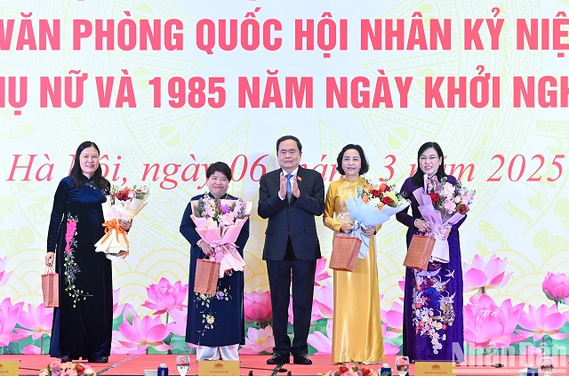 [Ảnh] Chủ tịch Quốc hội Trần Thanh Mẫn gặp mặt nữ đại biểu Quốc hội- Ảnh 10.