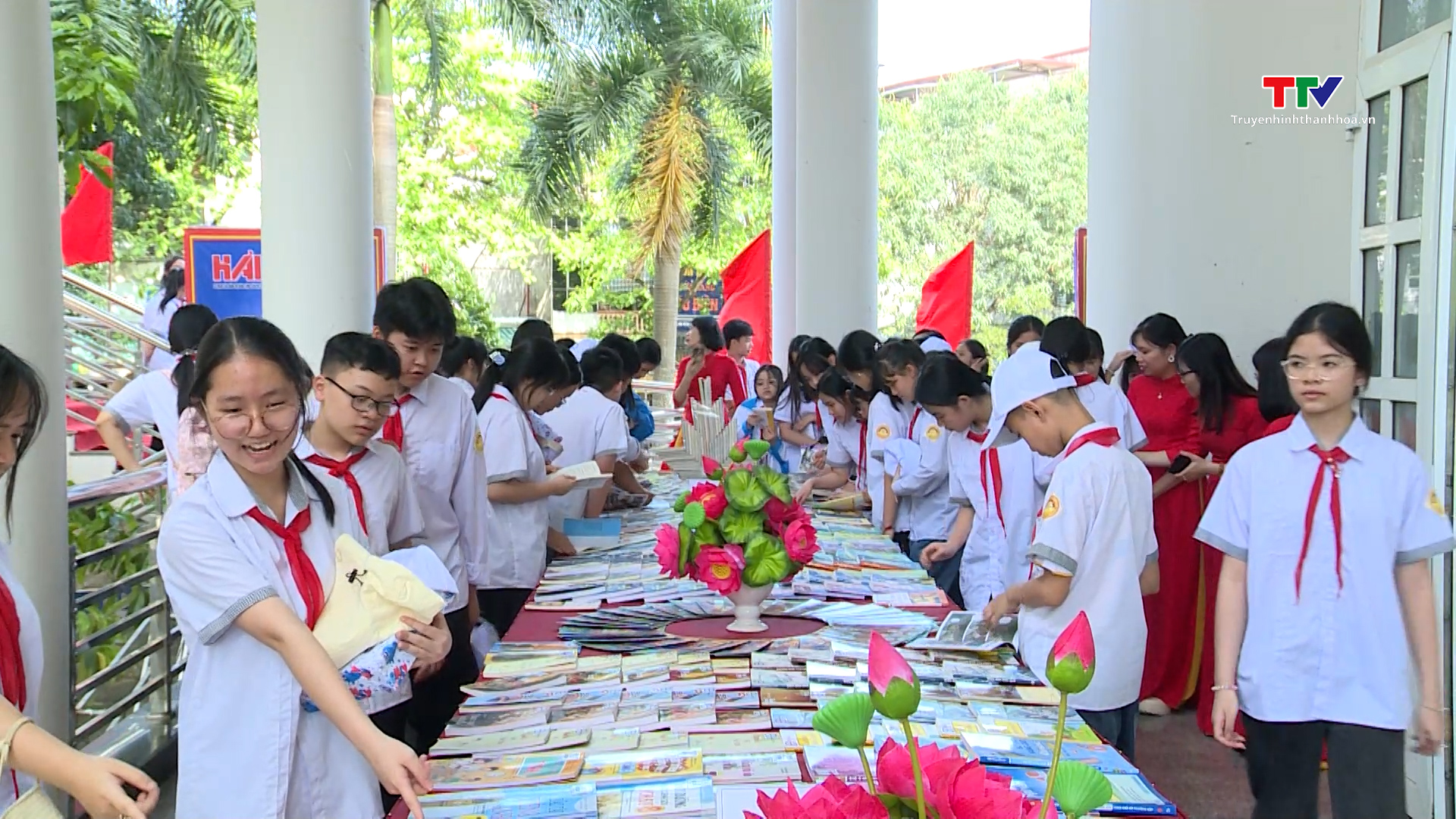 Khai mạc Ngày hội Đọc sách năm 2025- Ảnh 4. Khai mạc Ngày hội Đọc sách năm 2025- Ảnh 4.