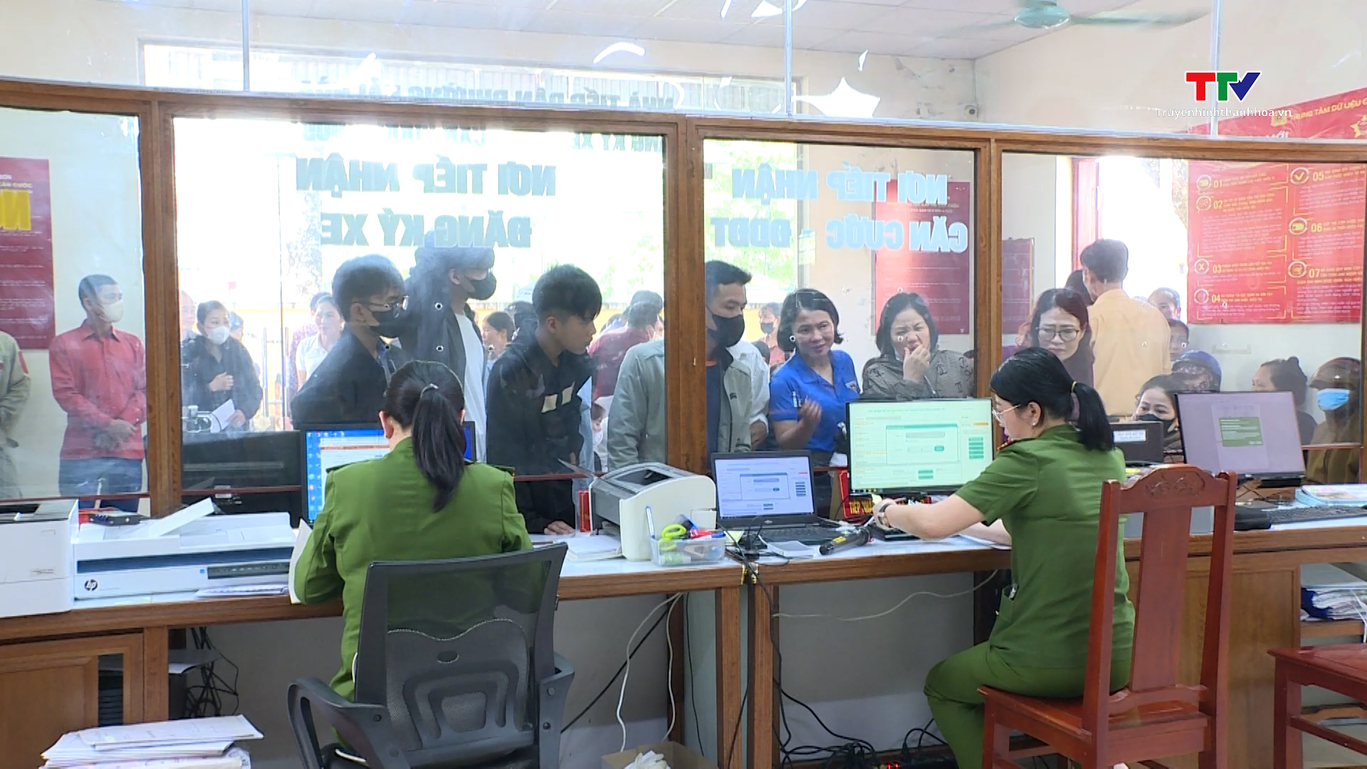 Chính thức tiếp nhận, cấp đổi giấy phép lái xe tại công an phường, thị trấn- Ảnh 4. Chính thức tiếp nhận, cấp đổi giấy phép lái xe tại công an phường, thị trấn- Ảnh 4.