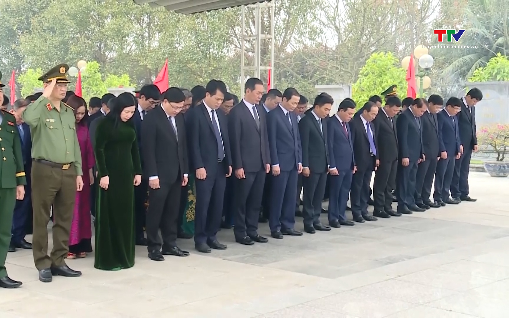 Dâng hương tưởng nhớ Chủ tịch Hồ Chí Minh, tri ân các Mẹ Việt Nam anh hùng và các liệt sỹ nhân kỷ niệm 60 năm Hàm Rồng chiến thắng