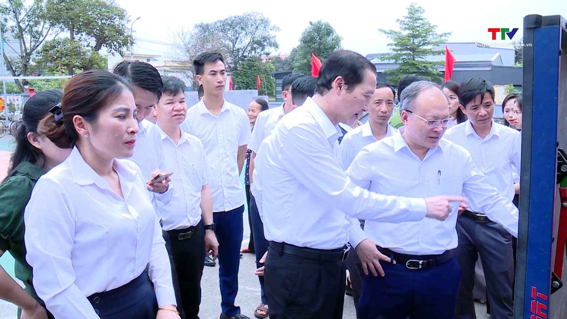 Chủ tịch UBND tỉnh Đỗ Minh Tuấn dự hội nghị lấy ý kiến cử tri về sắp xếp đơn vị hành chính cấp xã- Ảnh 4.