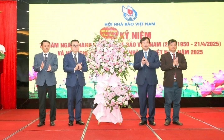 75 năm - sứ mệnh vẻ vang của Hội Nh&agrave; b&aacute;o Việt Nam