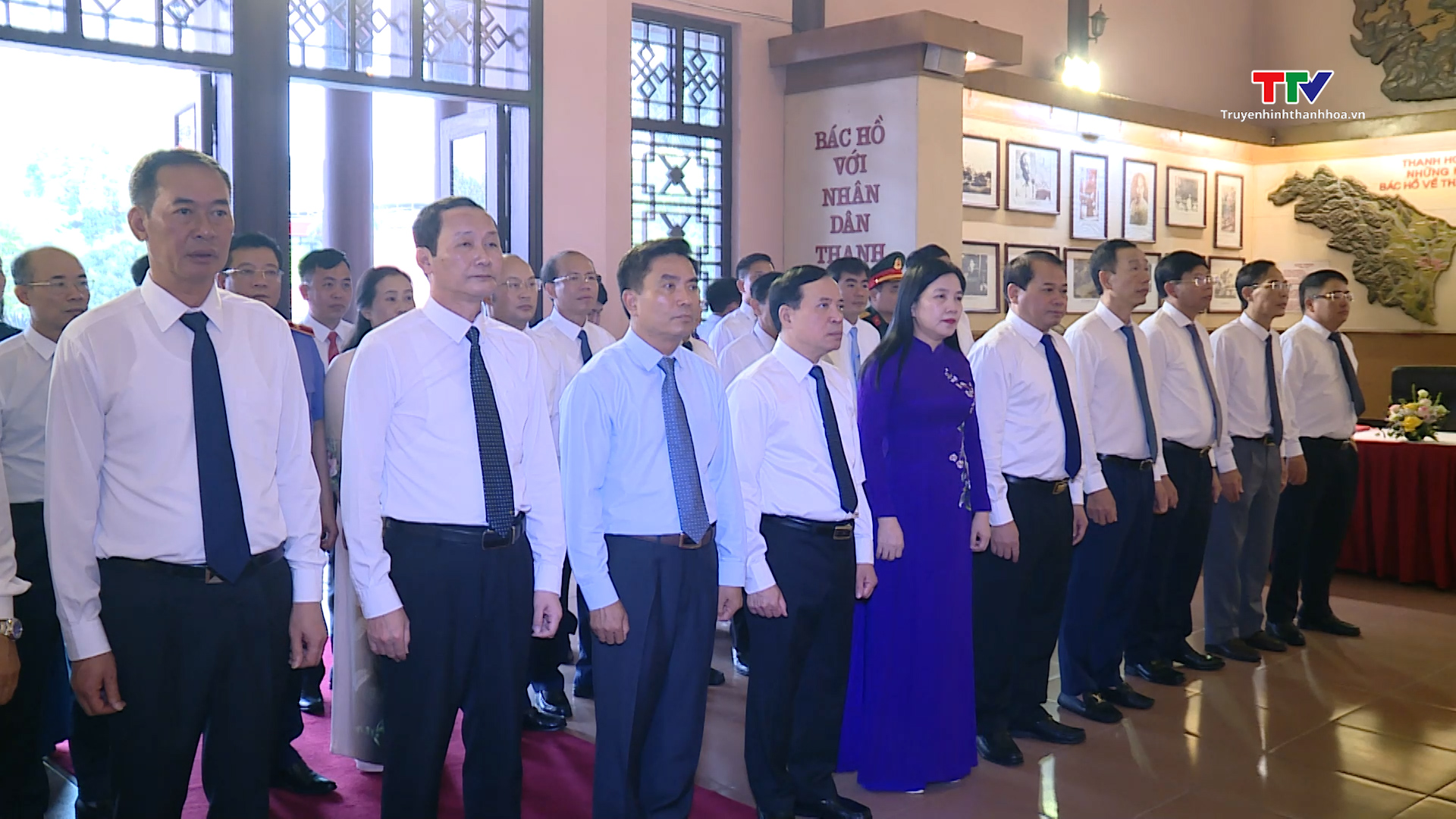 Dâng hương tưởng niệm, tri ân Chủ tịch Hồ Chí Minh và các Anh hùng Liệt sỹ- Ảnh 1. Dâng hương tưởng niệm, tri ân Chủ tịch Hồ Chí Minh và các Anh hùng Liệt sỹ- Ảnh 1.