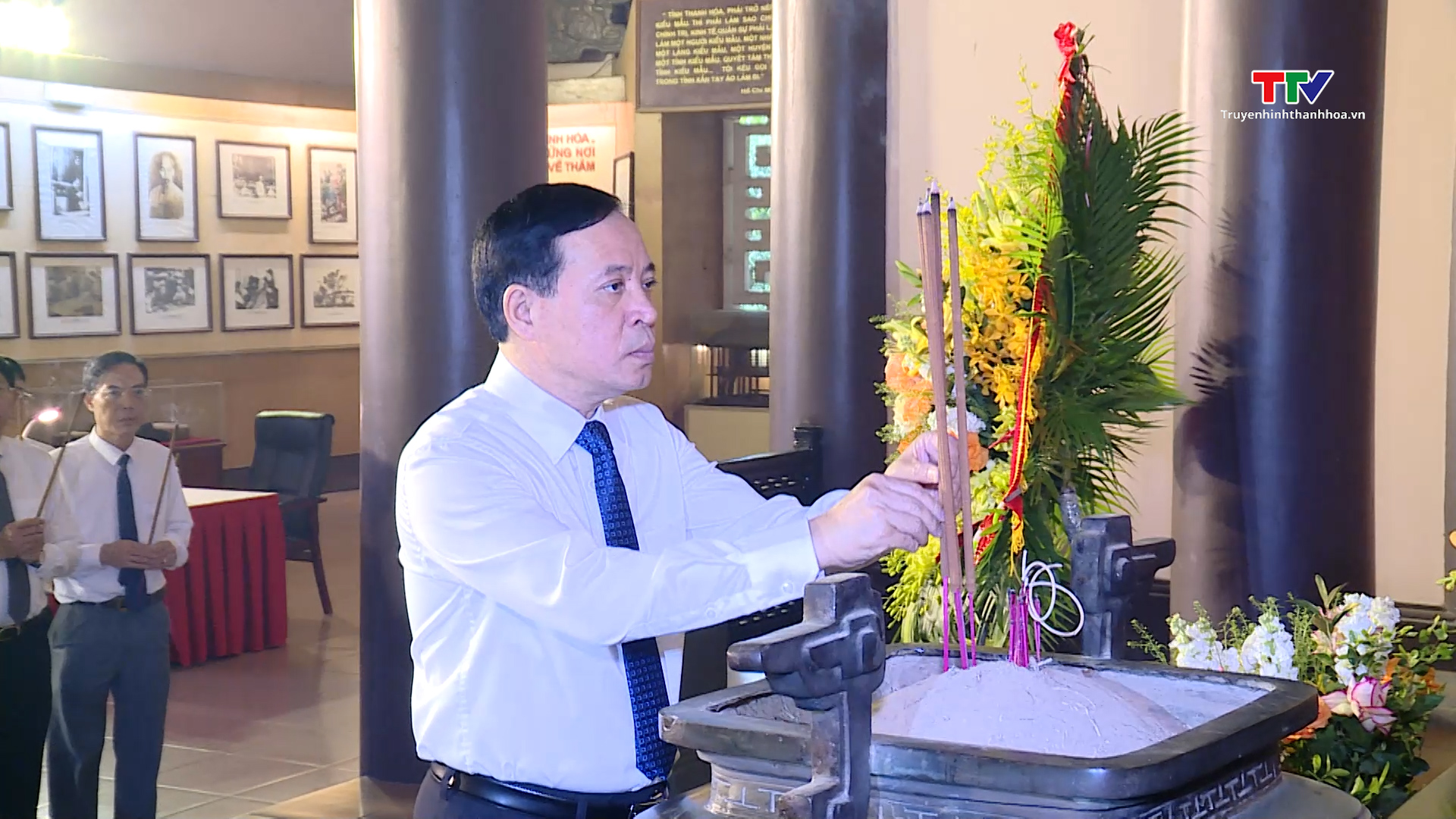 Dâng hương tưởng niệm, tri ân Chủ tịch Hồ Chí Minh và các Anh hùng Liệt sỹ- Ảnh 4. Dâng hương tưởng niệm, tri ân Chủ tịch Hồ Chí Minh và các Anh hùng Liệt sỹ- Ảnh 4.