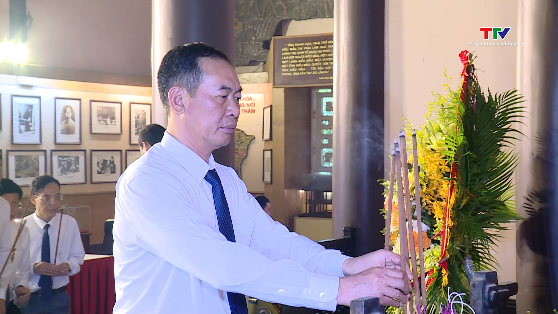 Dâng hương tưởng niệm, tri ân Chủ tịch Hồ Chí Minh và các Anh hùng Liệt sỹ- Ảnh 5. Dâng hương tưởng niệm, tri ân Chủ tịch Hồ Chí Minh và các Anh hùng Liệt sỹ- Ảnh 5.