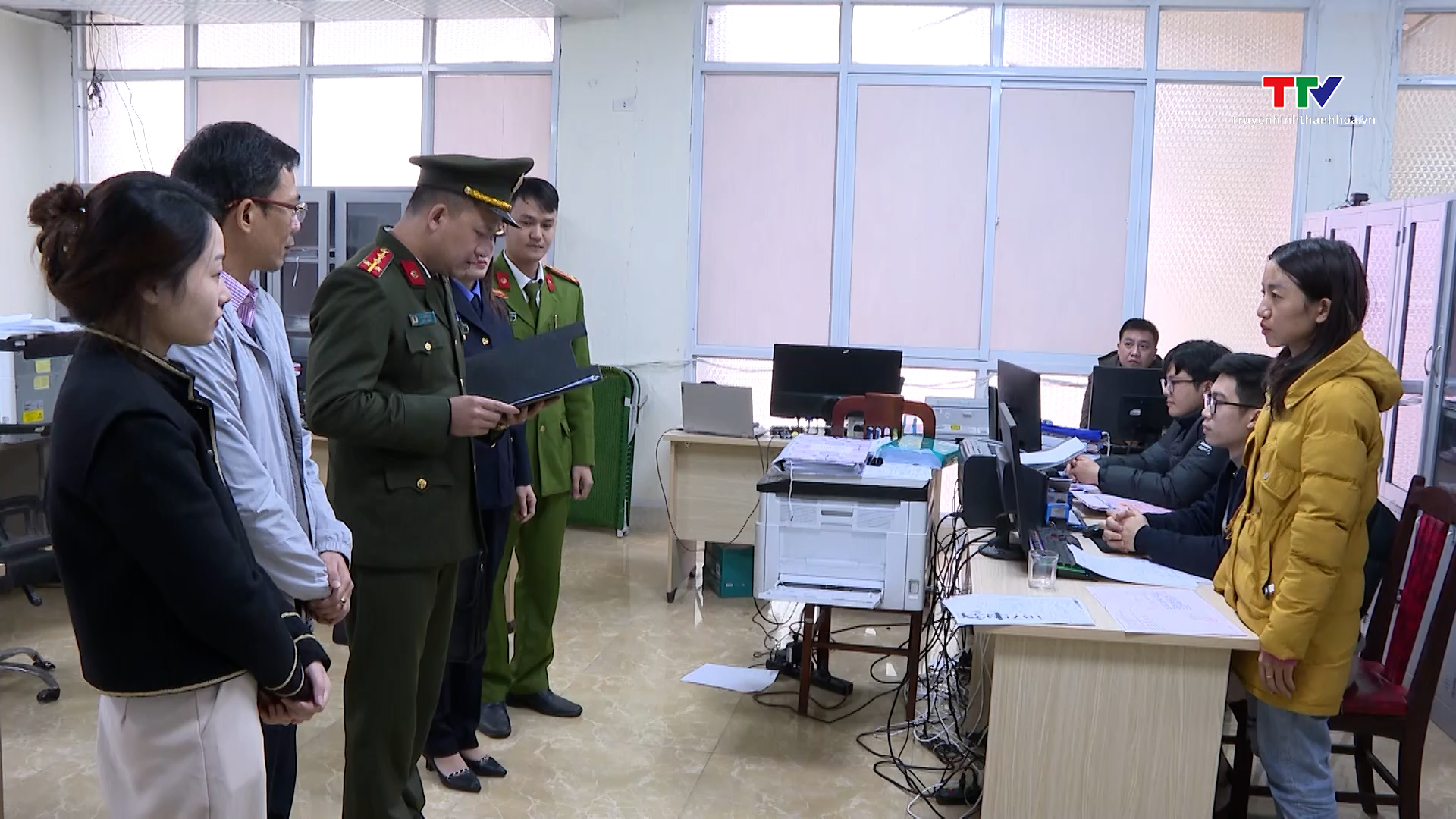 Xét xử sơ thẩm vụ đưa, nhận hối lộ tại Văn phòng đăng ký đất đai Sầm Sơn - Ảnh 1.