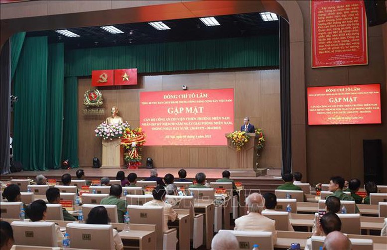 Tổng Bí thư Tô Lâm gặp mặt cán bộ Công an chi viện chiến trường miền Nam- Ảnh 3. Tổng Bí thư Tô Lâm gặp mặt cán bộ Công an chi viện chiến trường miền Nam- Ảnh 3.
