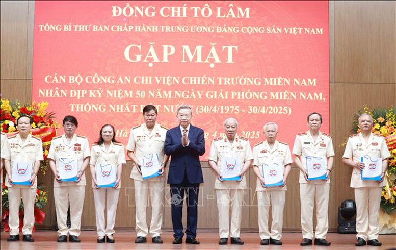 Tổng Bí thư Tô Lâm gặp mặt cán bộ Công an chi viện chiến trường miền Nam- Ảnh 5. Tổng Bí thư Tô Lâm gặp mặt cán bộ Công an chi viện chiến trường miền Nam- Ảnh 5.