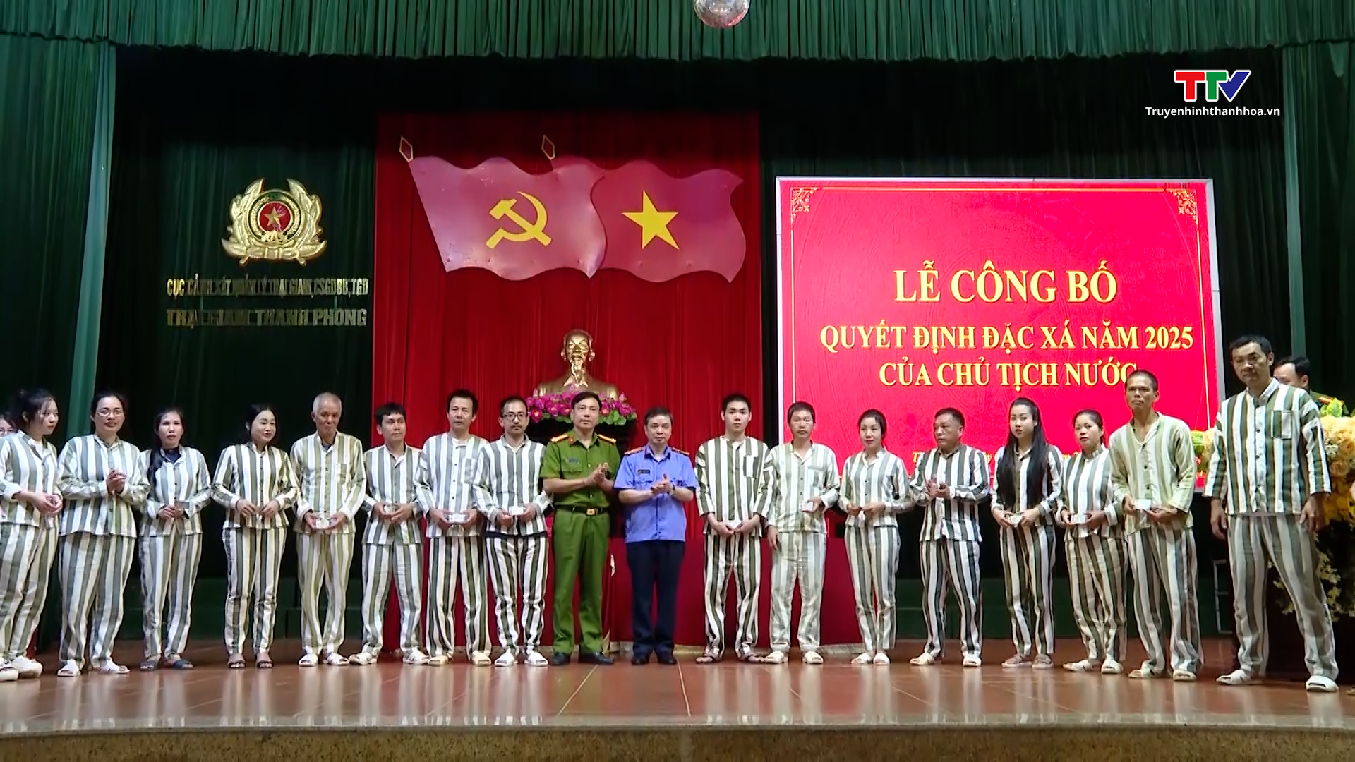 Thanh Hóa: Công bố Quyết định đặc xá của Chủ tịch nước đối với hơn 400 phạm nhân- Ảnh 1. Thanh Hóa: Công bố Quyết định đặc xá của Chủ tịch nước đối với hơn 400 phạm nhân- Ảnh 1.
