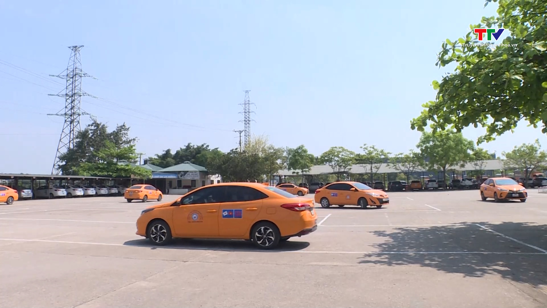 Thanh Hóa: Nhiều học viên "mòn mỏi" chờ sát hạch lái xe- Ảnh 3. Thanh Hóa: Nhiều học viên "mòn mỏi" chờ sát hạch lái xe- Ảnh 3.