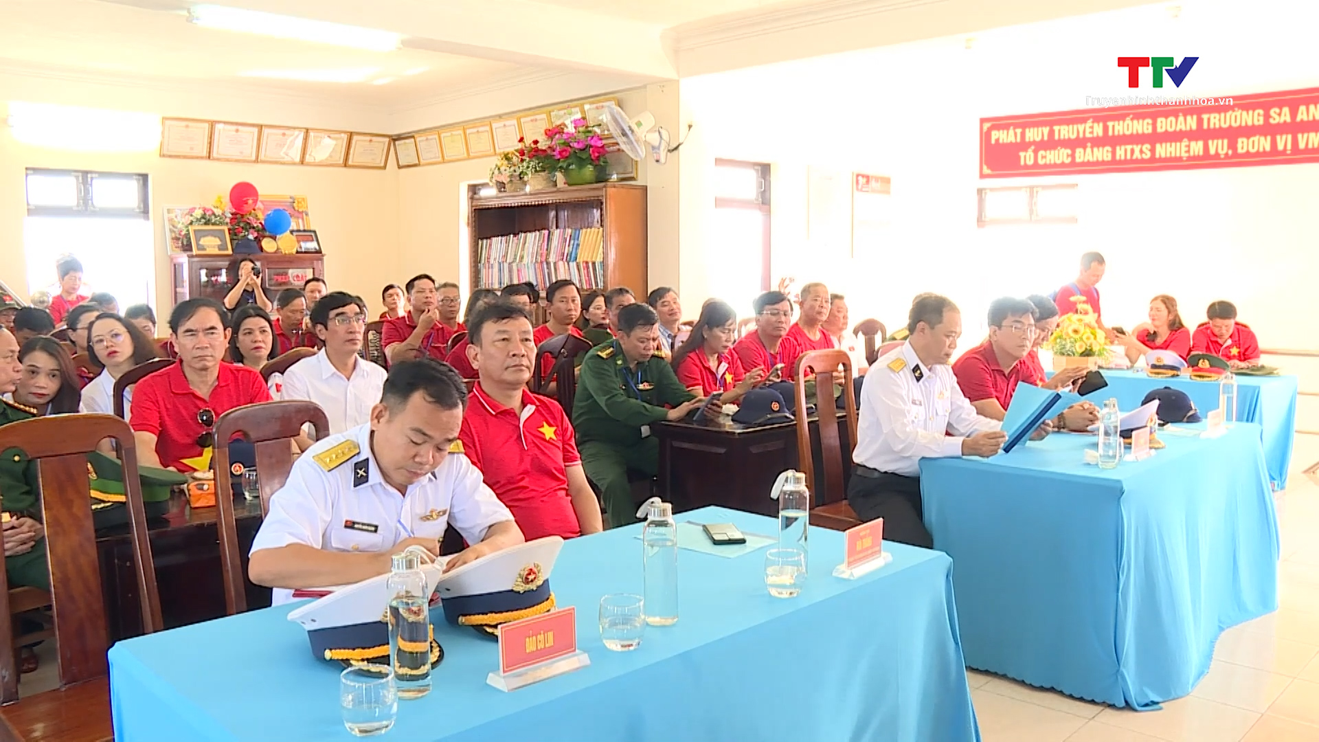 Đoàn công tác của tỉnh Thanh Hóa thăm cán bộ, chiến sĩ và Nhân dân Trường Sa, Nhà giàn DK I- Ảnh 1. Đoàn công tác của tỉnh Thanh Hóa thăm cán bộ, chiến sĩ và Nhân dân Trường Sa, Nhà giàn DK I- Ảnh 1.