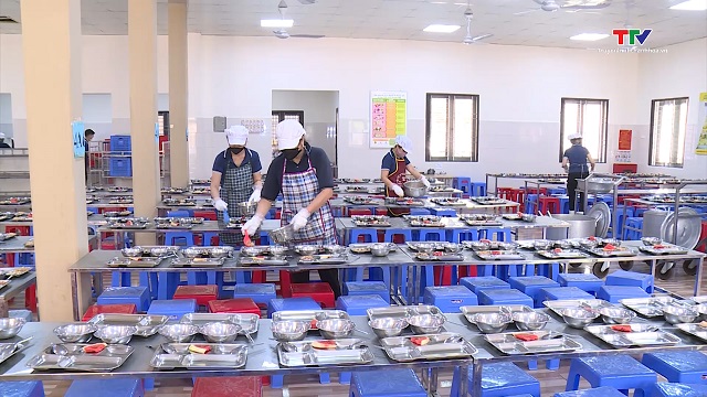 Đảm bảo vệ sinh an toàn thực phẩm tại các bếp ăn tập thể- Ảnh 1. Đảm bảo vệ sinh an toàn thực phẩm tại các bếp ăn tập thể- Ảnh 1.