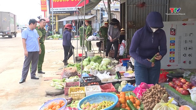 Giải tỏa chợ cóc, chợ tạm, lấn chiếm hành lang giao thông- Ảnh 1. Giải tỏa chợ cóc, chợ tạm, lấn chiếm hành lang giao thông- Ảnh 1.