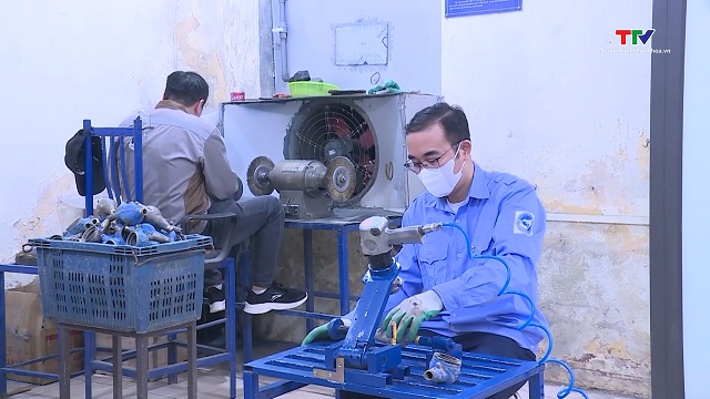 Những đảng viên công nhân tiên phong đổi mới, sáng tạo- Ảnh 4. Những đảng viên công nhân tiên phong đổi mới, sáng tạo- Ảnh 4.