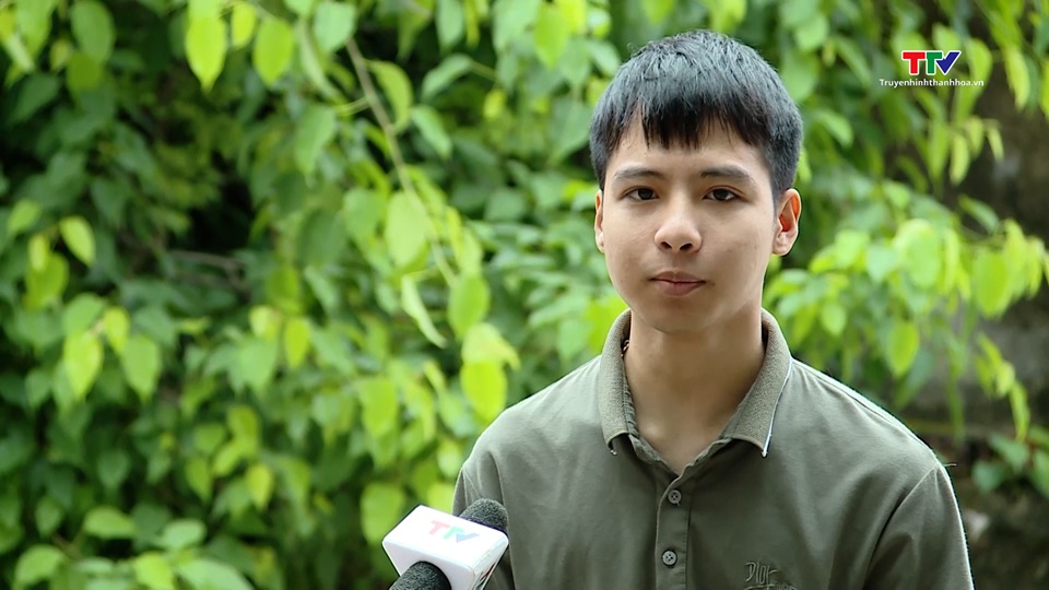 Nam sinh “10 năm được bạn cõng” tốt nghiệp loại giỏi Đại học Bách khoa Hà Nội- Ảnh 4. Nam sinh “10 năm được bạn cõng” tốt nghiệp loại giỏi Đại học Bách khoa Hà Nội- Ảnh 4.