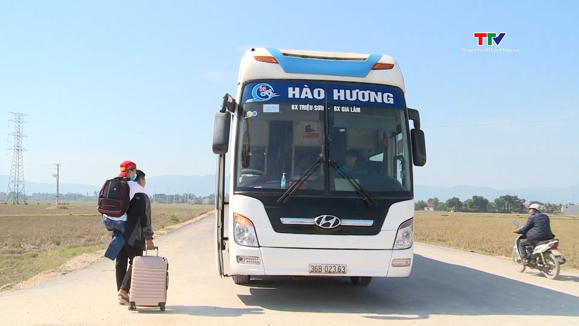 Nam sinh “10 năm được bạn cõng” tốt nghiệp loại giỏi Đại học Bách khoa Hà Nội- Ảnh 3. Nam sinh “10 năm được bạn cõng” tốt nghiệp loại giỏi Đại học Bách khoa Hà Nội- Ảnh 3.