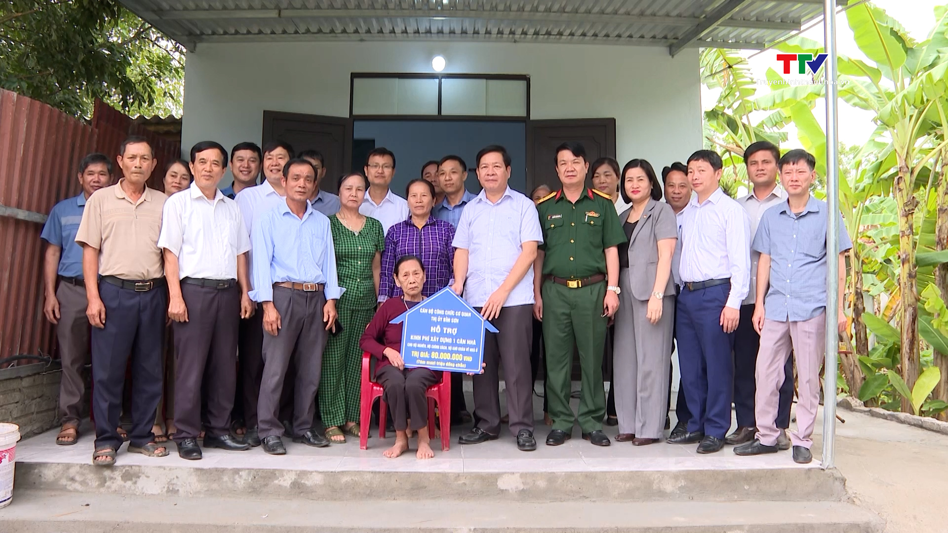 Thị xã Bỉm Sơn trao biển hỗ trợ làm nhà ở cho các hộ có hoàn cảnh khó khăn- Ảnh 1.
Thị xã Bỉm Sơn trao biển hỗ trợ làm nhà ở cho các hộ có hoàn cảnh khó khăn- Ảnh 1.