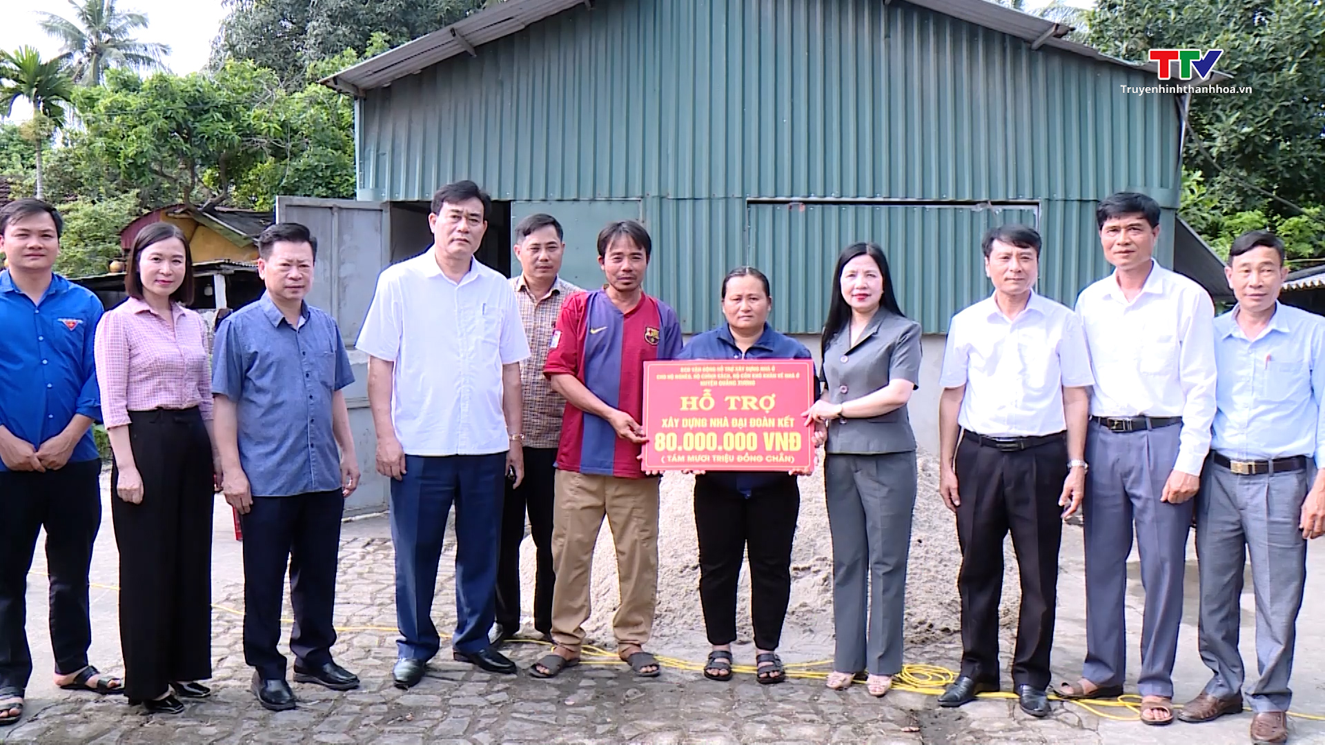 Chủ tịch Ủy ban MTTQ tỉnh Phạm Thị Thanh Thủy dự lễ khởi công xây dựng nhà ở tại huyện Quảng Xương- Ảnh 2. Chủ tịch Ủy ban MTTQ tỉnh Phạm Thị Thanh Thủy dự lễ khởi công xây dựng nhà ở tại huyện Quảng Xương- Ảnh 2.
