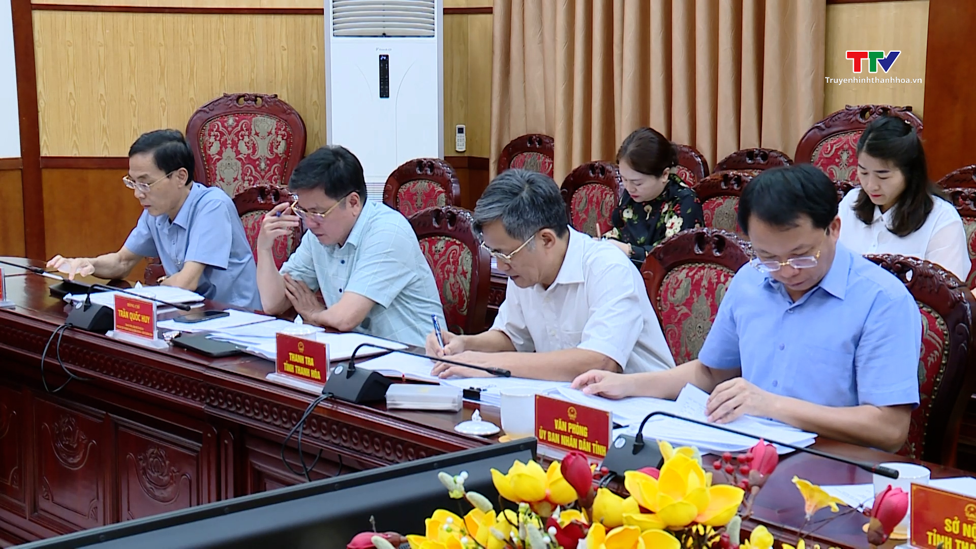 Hội đồng Thi đua - Khen thưởng tỉnh Thanh Hoá họp phiên thường kỳ lần thứ nhất năm 2025- Ảnh 2. Hội đồng Thi đua - Khen thưởng tỉnh Thanh Hoá họp phiên thường kỳ lần thứ nhất năm 2025- Ảnh 2.