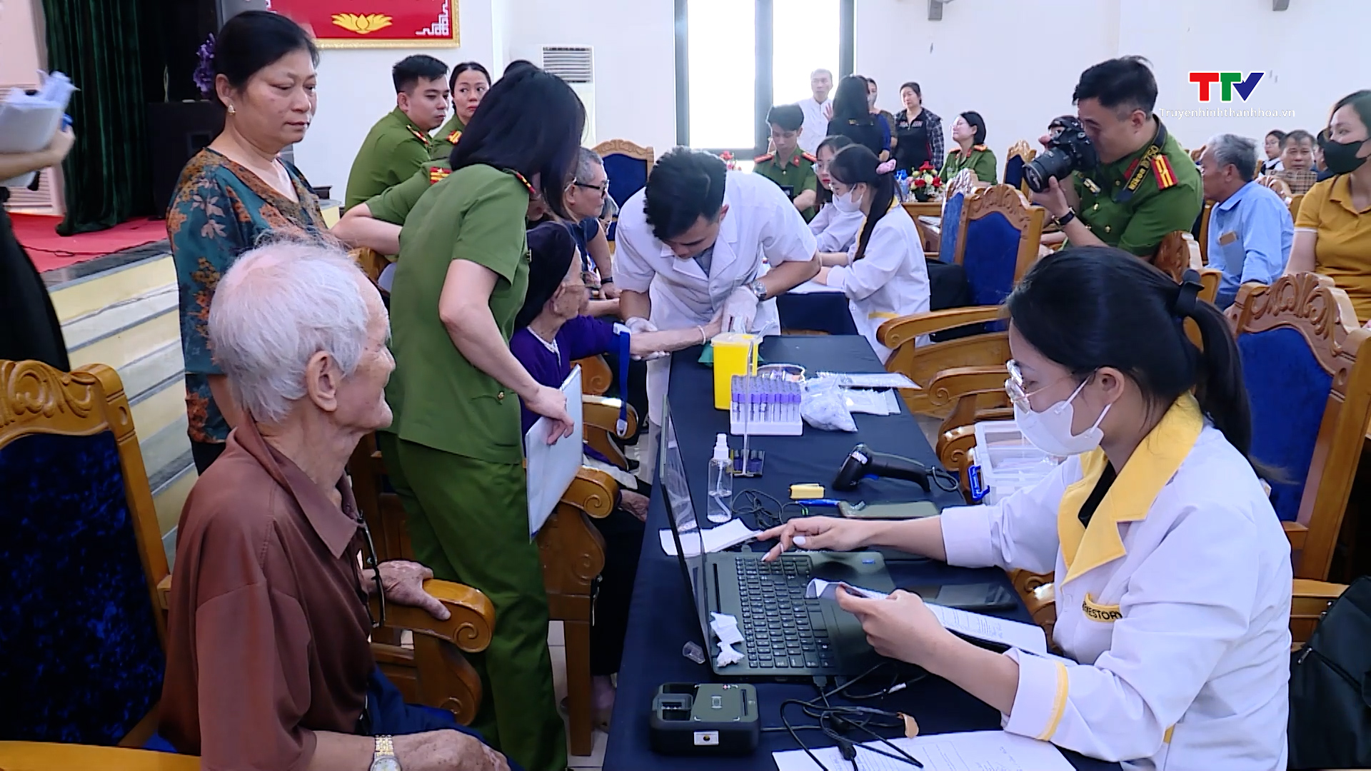 Thu nhận mẫu ADN cho thân nhân liệt sĩ chưa xác định được thông tin- Ảnh 1. Thu nhận mẫu ADN cho thân nhân liệt sĩ chưa xác định được thông tin- Ảnh 1.