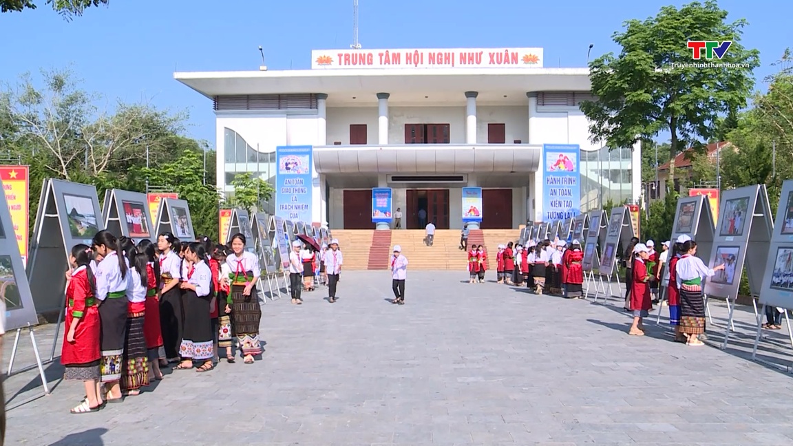 Khai mạc triển lãm ảnh, tranh cổ động tuyên truyền an toàn giao thông- Ảnh 1. Khai mạc triển lãm ảnh, tranh cổ động tuyên truyền an toàn giao thông- Ảnh 1.