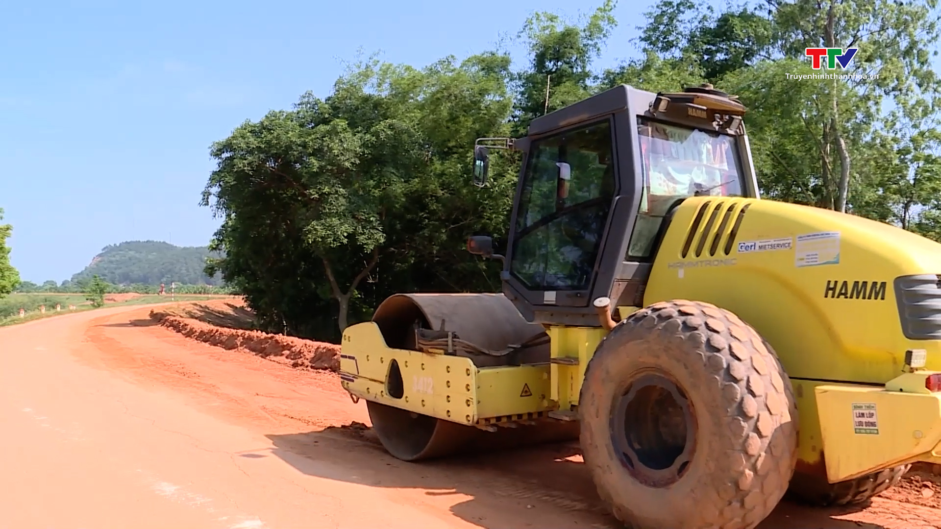 Nguy cơ chậm tiến độ các công trình tu bổ nâng cấp đê điều- Ảnh 1. Nguy cơ chậm tiến độ các công trình tu bổ nâng cấp đê điều- Ảnh 1.