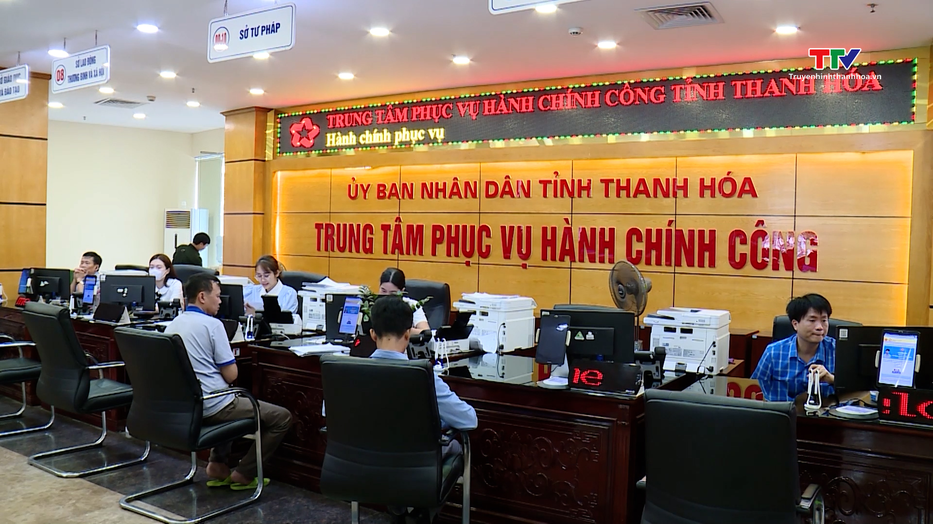 Tháng 4/2025: Tổng hồ sơ giải quyết thủ tục hành chính của cả nước đạt 39,5%- Ảnh 1. Tháng 4/2025: Tổng hồ sơ giải quyết thủ tục hành chính của cả nước đạt 39,5%- Ảnh 1.