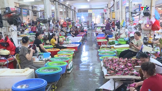 Thị trường hải sản mùa du lịch: Nguồn cung dồi dào, giá tăng nhẹ- Ảnh 2. Thị trường hải sản mùa du lịch: Nguồn cung dồi dào, giá tăng nhẹ- Ảnh 2.