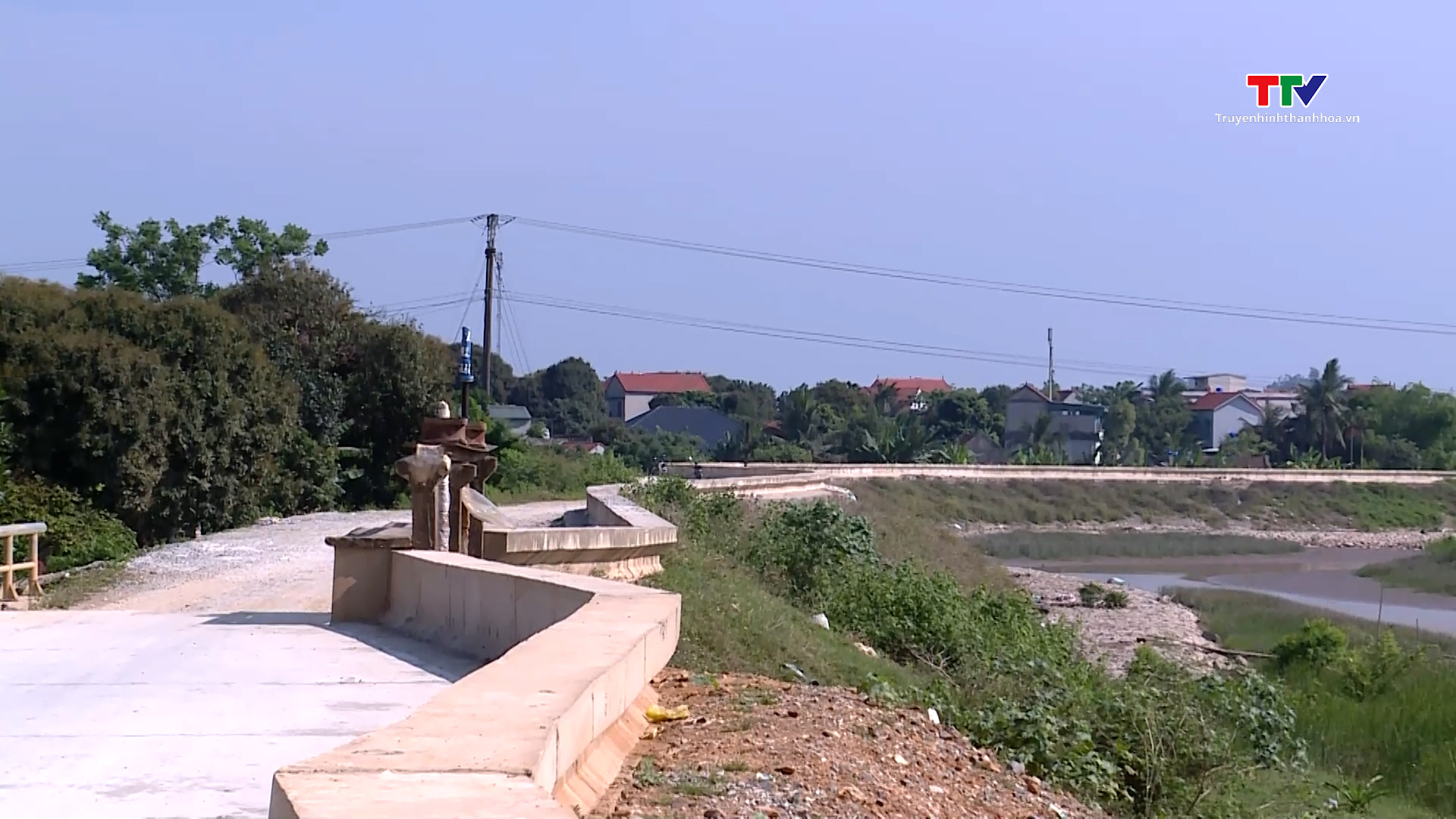 Nguy cơ chậm tiến độ các công trình tu bổ nâng cấp đê điều- Ảnh 2. Nguy cơ chậm tiến độ các công trình tu bổ nâng cấp đê điều- Ảnh 2.
