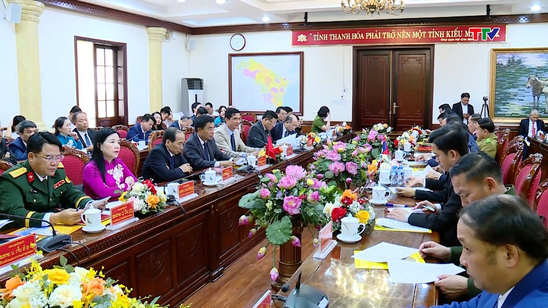 Hội đàm cấp cao và ký kết thỏa thuận hợp tác 2 tỉnh Thanh Hóa - Hủa Phăn năm 2025- Ảnh 2. Hội đàm cấp cao và ký kết thỏa thuận hợp tác 2 tỉnh Thanh Hóa - Hủa Phăn năm 2025- Ảnh 2.